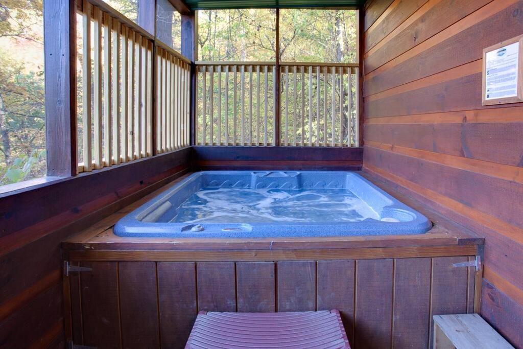 Brave Eagle Cabin Sevierville Ruang foto